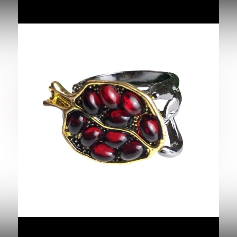 NWOT Brutalist Pomegranate Ring 8. Black, gold, Wine Garnet look cabochon seeds